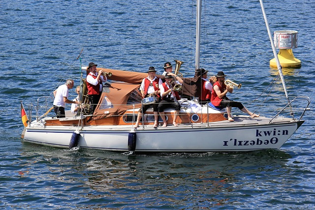 尽管他们并 尽管他们并